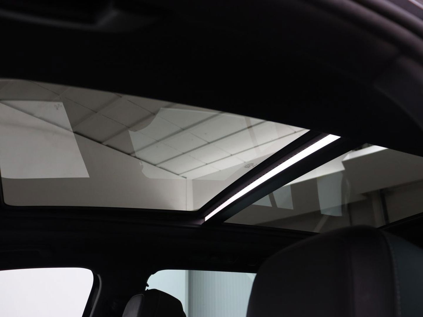 Volkswagen Tiguan 1.4 TSI eHybrid R-Line | Panoramadak | Keyless | Camera | Adaptive cruise control | Carplay | Privacy glass