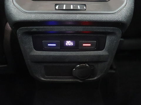 Volkswagen Tiguan 1.4 TSI eHybrid R-Line | Panoramadak | Keyless | Camera | Adaptive cruise control | Carplay | Privacy glass