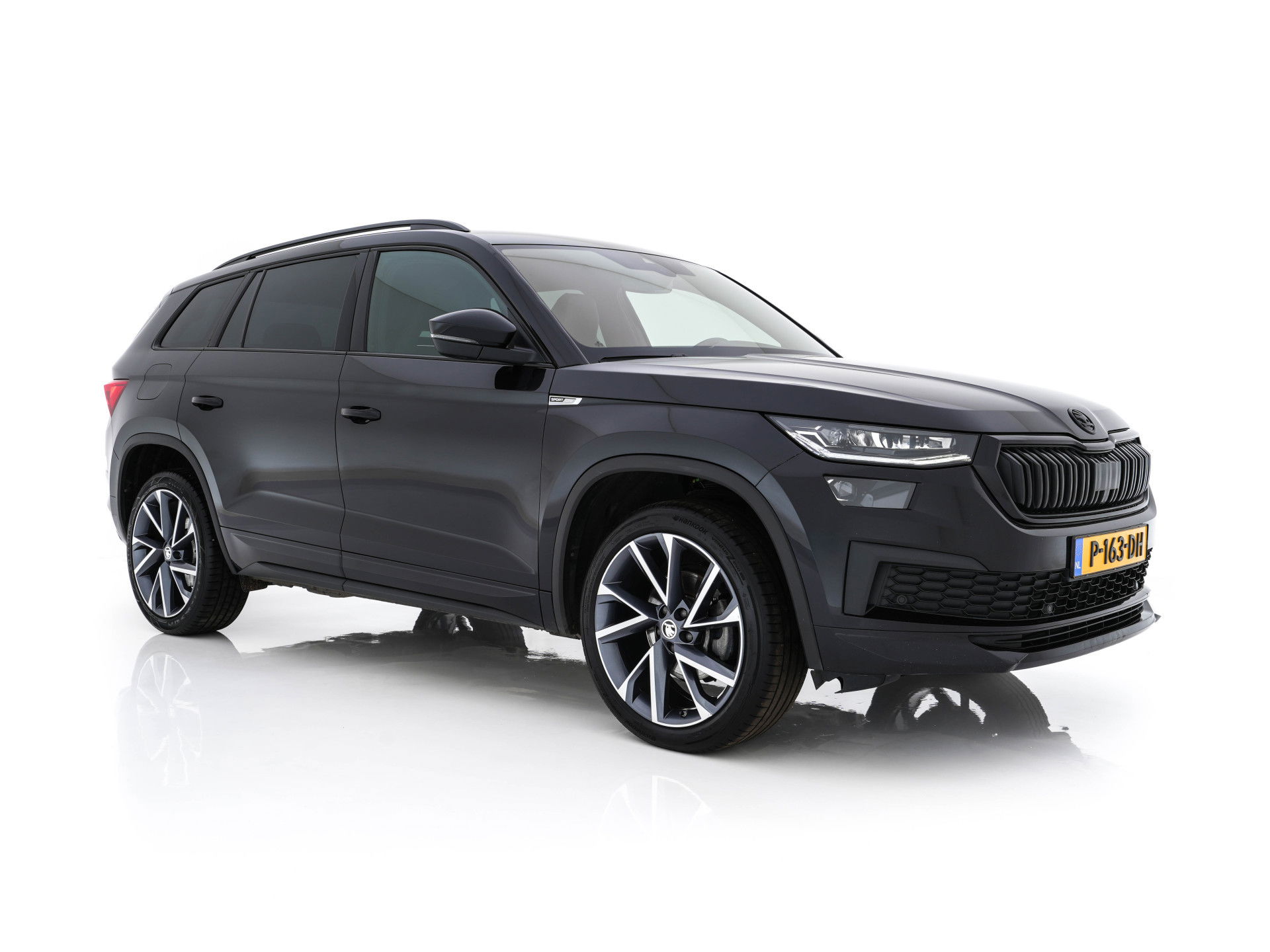 Škoda Kodiaq 1.5 TSI Sportline Business [ 7-Pers. ] (INCL-BTW) Aut. *LEATHER-MICROFIBRE | FULL-LED | ADAPTIVE-CRUISE | MEMORY-PACK | DIGI-COCKPIT | NAVI-FULLMAP | CAMERA | DAB+ | AMBIENT-LIGHT | KEYLESS | CARPLAY | PRIVACY-GLASS| TOWBAR | 20''