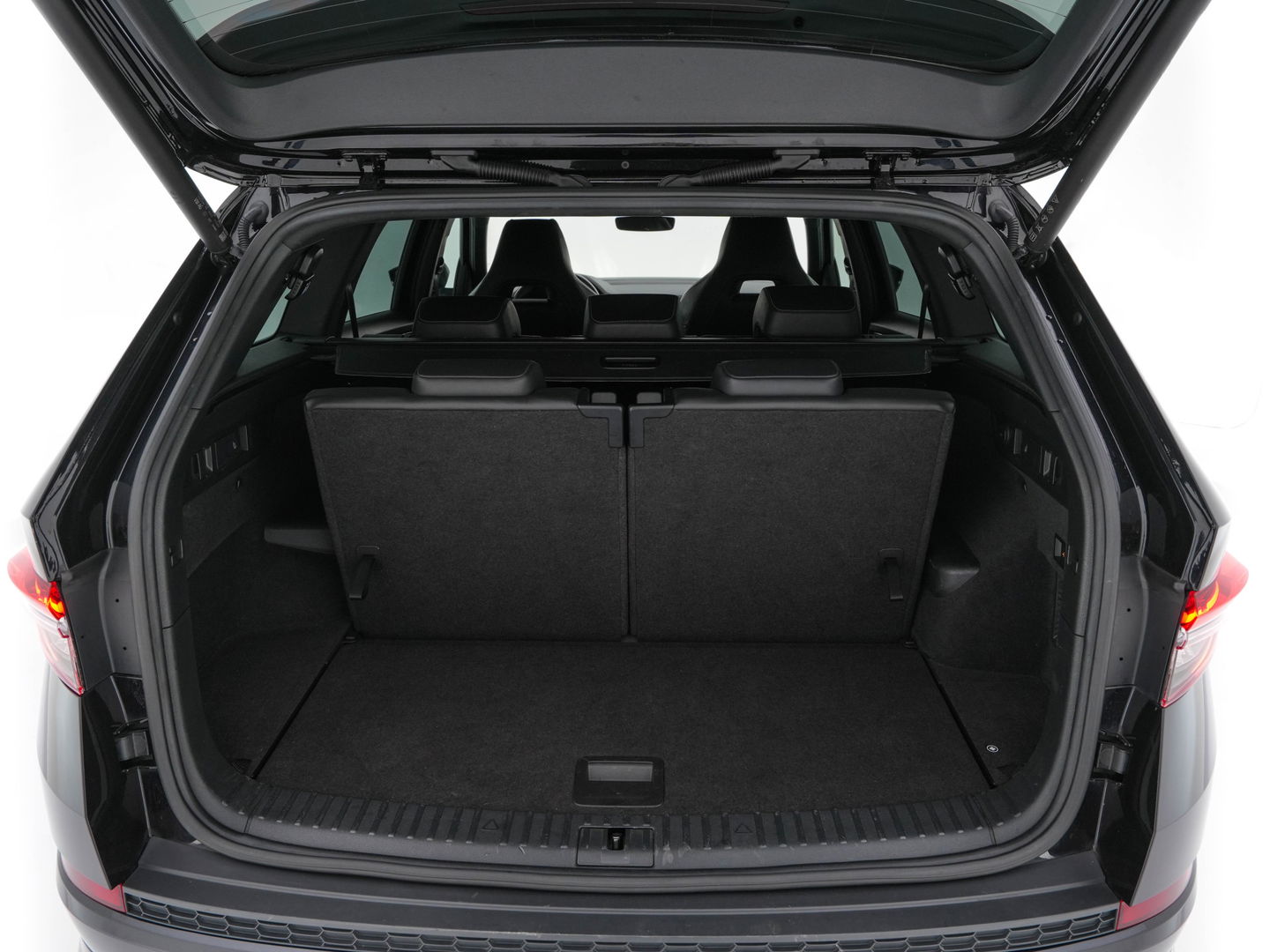 Škoda Kodiaq 1.5 TSI Sportline Business [ 7-Pers. ] (INCL-BTW) Aut. *LEATHER-MICROFIBRE | FULL-LED | ADAPTIVE-CRUISE | MEMORY-PACK | DIGI-COCKPIT | NAVI-FULLMAP | CAMERA | DAB+ | AMBIENT-LIGHT | KEYLESS | CARPLAY | PRIVACY-GLASS| TOWBAR | 20''