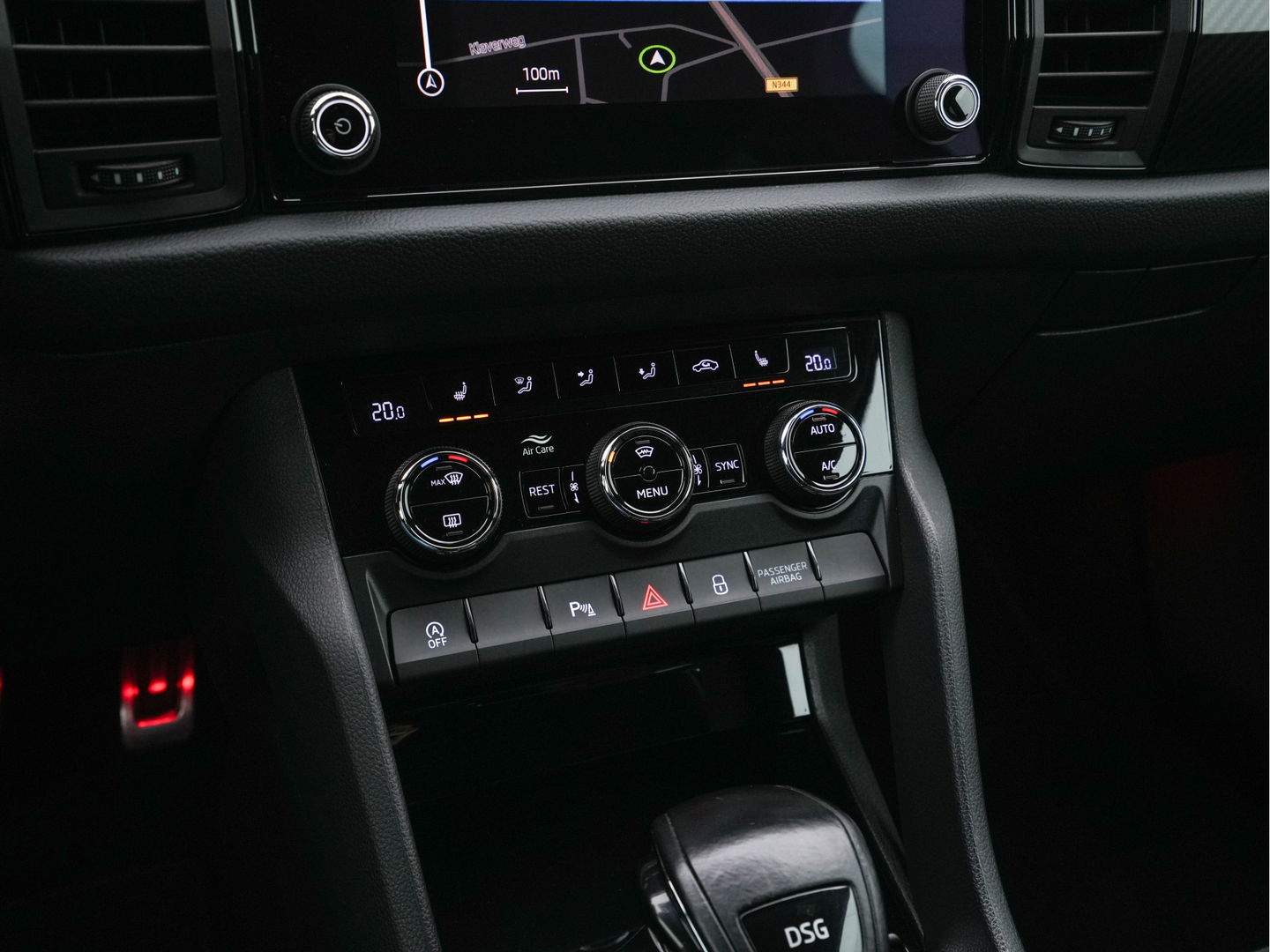 Škoda Kodiaq 1.5 TSI Sportline Business [ 7-Pers. ] (INCL-BTW) Aut. *LEATHER-MICROFIBRE | FULL-LED | ADAPTIVE-CRUISE | MEMORY-PACK | DIGI-COCKPIT | NAVI-FULLMAP | CAMERA | DAB+ | AMBIENT-LIGHT | KEYLESS | CARPLAY | PRIVACY-GLASS| TOWBAR | 20''