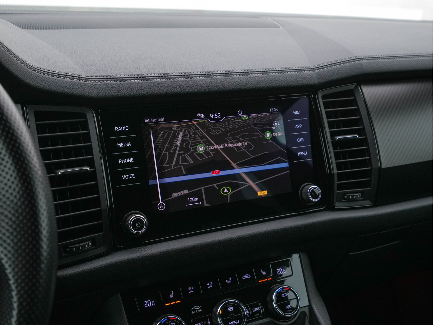 Škoda Kodiaq 1.5 TSI Sportline Business [ 7-Pers. ] (INCL-BTW) Aut. *LEATHER-MICROFIBRE | FULL-LED | ADAPTIVE-CRUISE | MEMORY-PACK | DIGI-COCKPIT | NAVI-FULLMAP | CAMERA | DAB+ | AMBIENT-LIGHT | KEYLESS | CARPLAY | PRIVACY-GLASS| TOWBAR | 20''