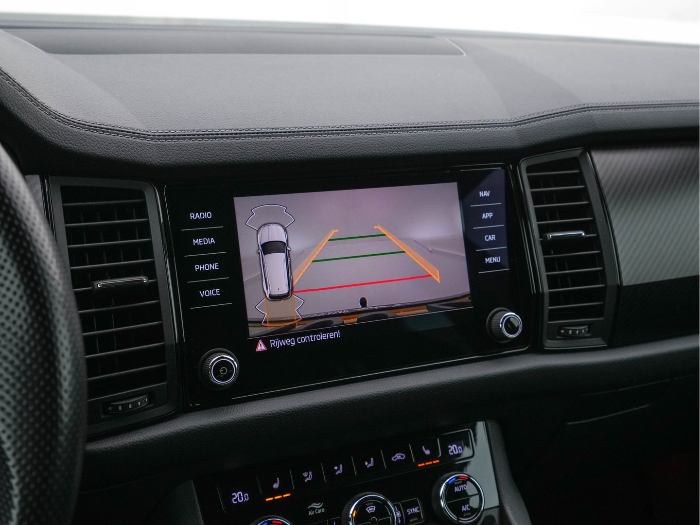 Škoda Kodiaq 1.5 TSI Sportline Business [ 7-Pers. ] (INCL-BTW) Aut. *LEATHER-MICROFIBRE | FULL-LED | ADAPTIVE-CRUISE | MEMORY-PACK | DIGI-COCKPIT | NAVI-FULLMAP | CAMERA | DAB+ | AMBIENT-LIGHT | KEYLESS | CARPLAY | PRIVACY-GLASS| TOWBAR | 20''