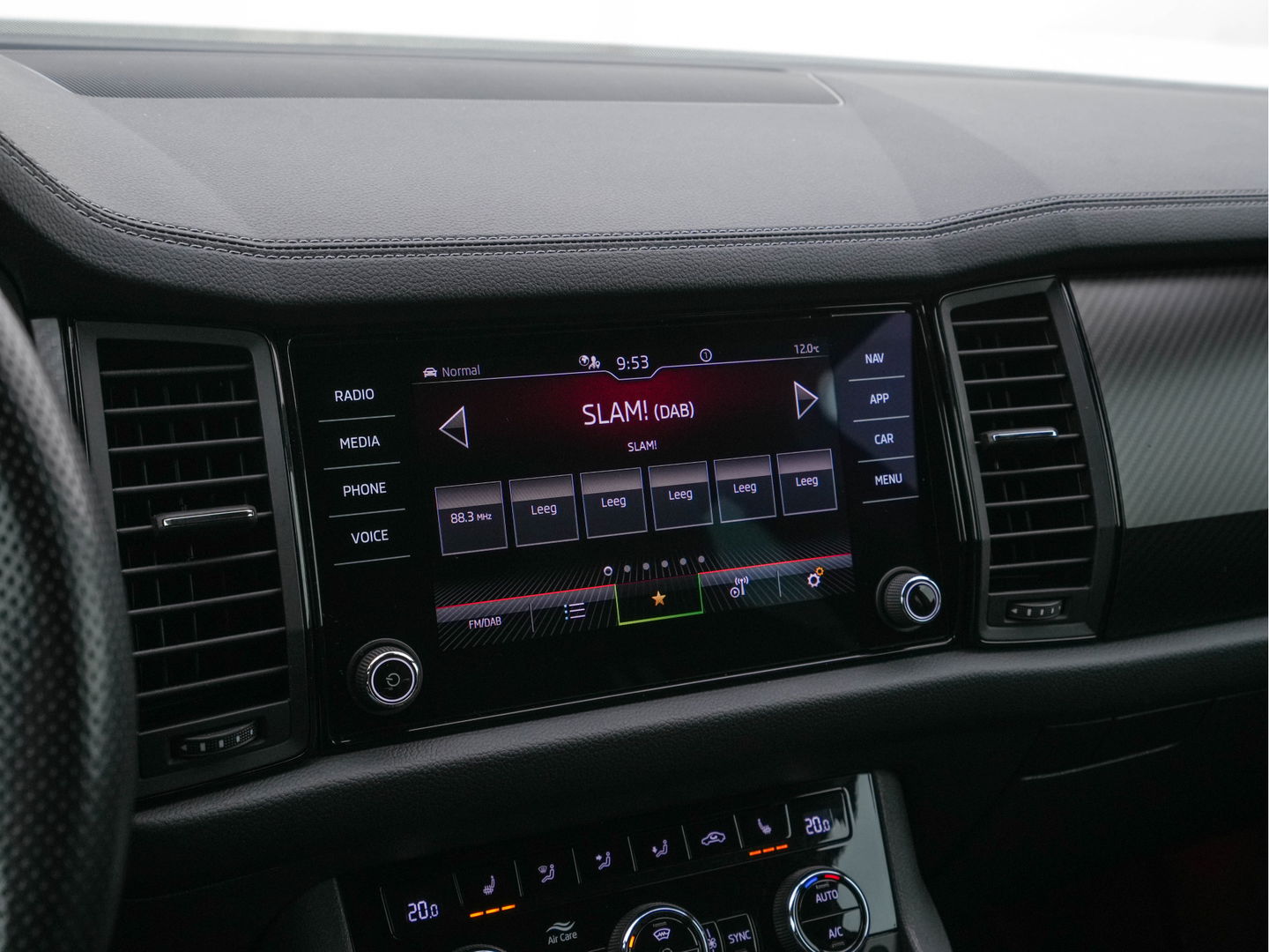 Škoda Kodiaq 1.5 TSI Sportline Business [ 7-Pers. ] (INCL-BTW) Aut. *LEATHER-MICROFIBRE | FULL-LED | ADAPTIVE-CRUISE | MEMORY-PACK | DIGI-COCKPIT | NAVI-FULLMAP | CAMERA | DAB+ | AMBIENT-LIGHT | KEYLESS | CARPLAY | PRIVACY-GLASS| TOWBAR | 20''