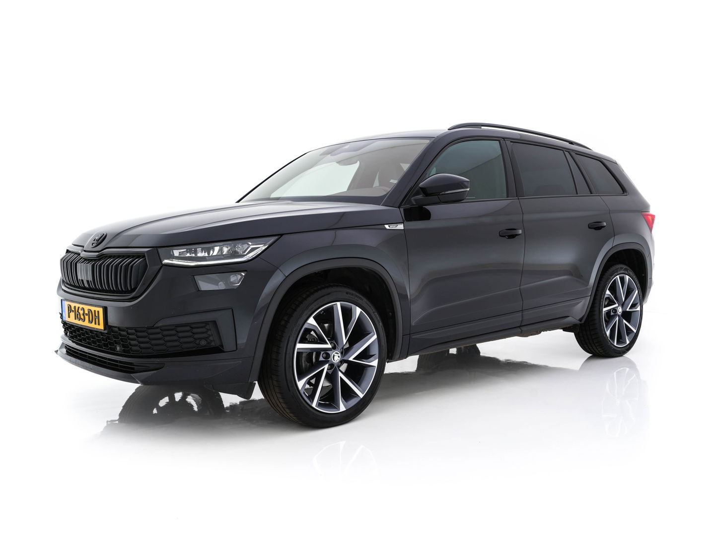Škoda Kodiaq 1.5 TSI Sportline Business [ 7-Pers. ] (INCL-BTW) Aut. *LEATHER-MICROFIBRE | FULL-LED | ADAPTIVE-CRUISE | MEMORY-PACK | DIGI-COCKPIT | NAVI-FULLMAP | CAMERA | DAB+ | AMBIENT-LIGHT | KEYLESS | CARPLAY | PRIVACY-GLASS| TOWBAR | 20''