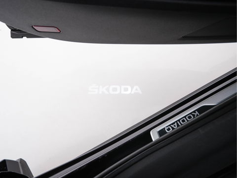 Škoda Kodiaq 1.5 TSI Sportline Business [ 7-Pers. ] (INCL-BTW) Aut. *LEATHER-MICROFIBRE | FULL-LED | ADAPTIVE-CRUISE | MEMORY-PACK | DIGI-COCKPIT | NAVI-FULLMAP | CAMERA | DAB+ | AMBIENT-LIGHT | KEYLESS | CARPLAY | PRIVACY-GLASS| TOWBAR | 20''