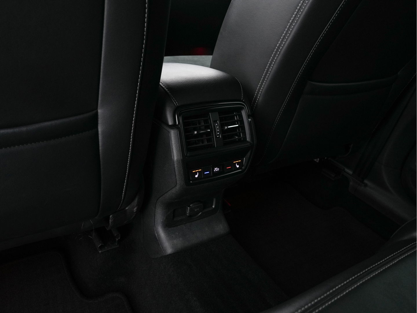 Škoda Kodiaq 1.5 TSI Sportline Business [ 7-Pers. ] (INCL-BTW) Aut. *LEATHER-MICROFIBRE | FULL-LED | ADAPTIVE-CRUISE | MEMORY-PACK | DIGI-COCKPIT | NAVI-FULLMAP | CAMERA | DAB+ | AMBIENT-LIGHT | KEYLESS | CARPLAY | PRIVACY-GLASS| TOWBAR | 20''