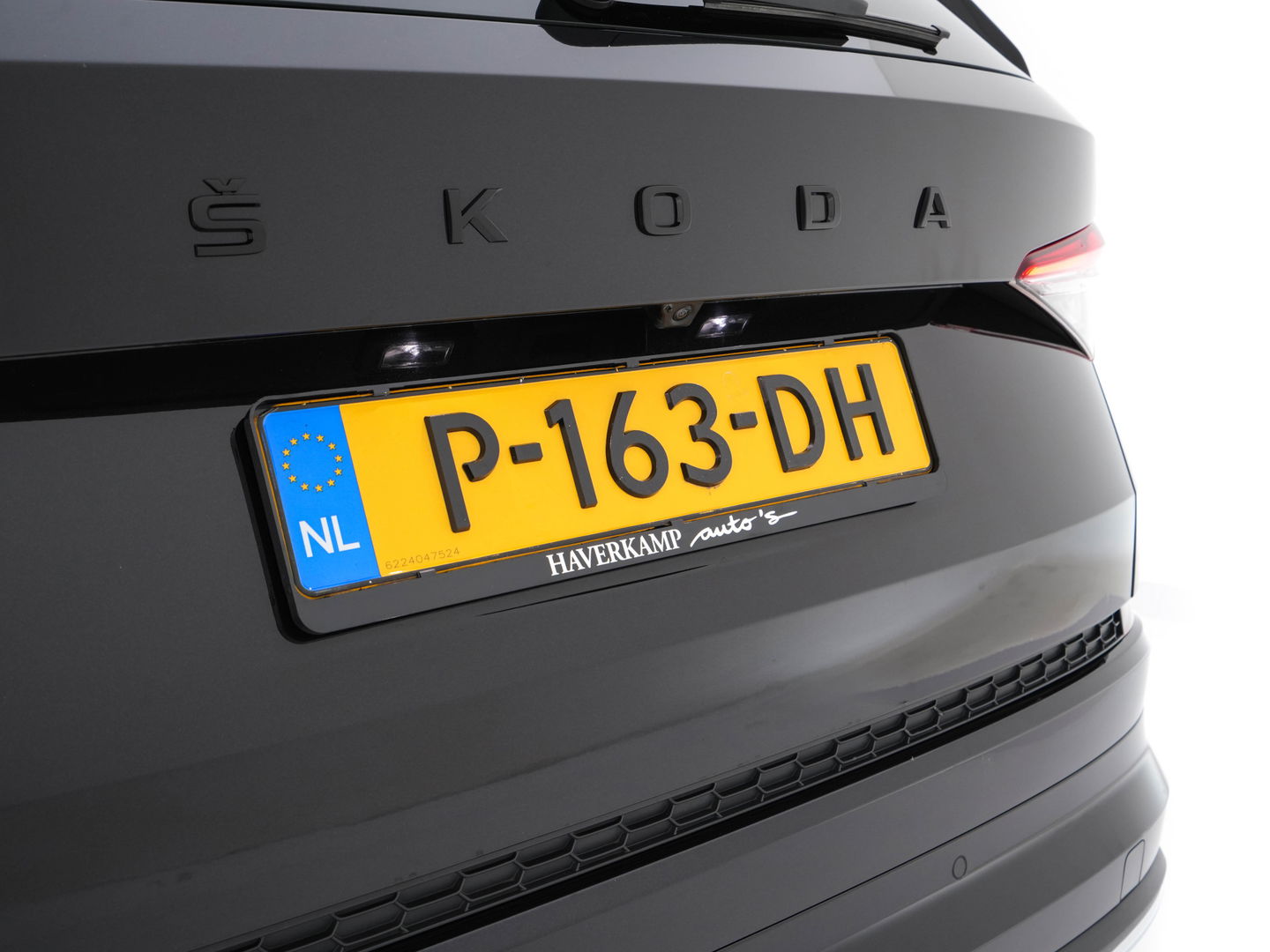 Škoda Kodiaq 1.5 TSI Sportline Business [ 7-Pers. ] (INCL-BTW) Aut. *LEATHER-MICROFIBRE | FULL-LED | ADAPTIVE-CRUISE | MEMORY-PACK | DIGI-COCKPIT | NAVI-FULLMAP | CAMERA | DAB+ | AMBIENT-LIGHT | KEYLESS | CARPLAY | PRIVACY-GLASS| TOWBAR | 20''