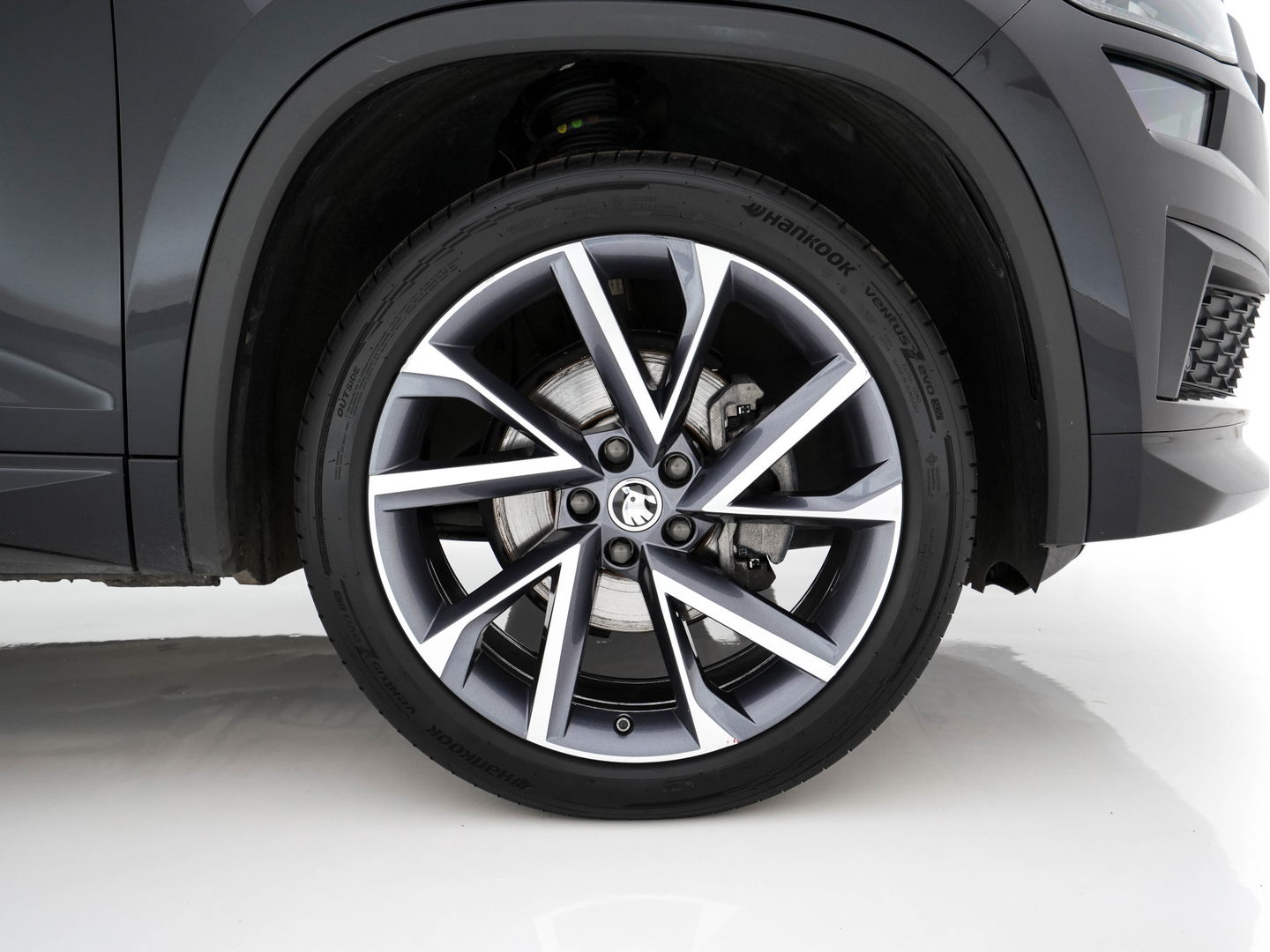 Škoda Kodiaq 1.5 TSI Sportline Business [ 7-Pers. ] (INCL-BTW) Aut. *LEATHER-MICROFIBRE | FULL-LED | ADAPTIVE-CRUISE | MEMORY-PACK | DIGI-COCKPIT | NAVI-FULLMAP | CAMERA | DAB+ | AMBIENT-LIGHT | KEYLESS | CARPLAY | PRIVACY-GLASS| TOWBAR | 20''