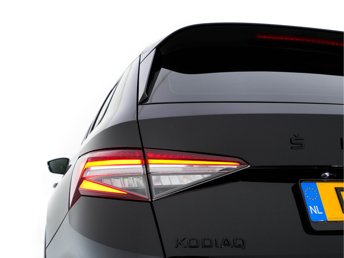 Škoda Kodiaq 1.5 TSI Sportline Business [ 7-Pers. ] (INCL-BTW) Aut. *LEATHER-MICROFIBRE | FULL-LED | ADAPTIVE-CRUISE | MEMORY-PACK | DIGI-COCKPIT | NAVI-FULLMAP | CAMERA | DAB+ | AMBIENT-LIGHT | KEYLESS | CARPLAY | PRIVACY-GLASS| TOWBAR | 20''