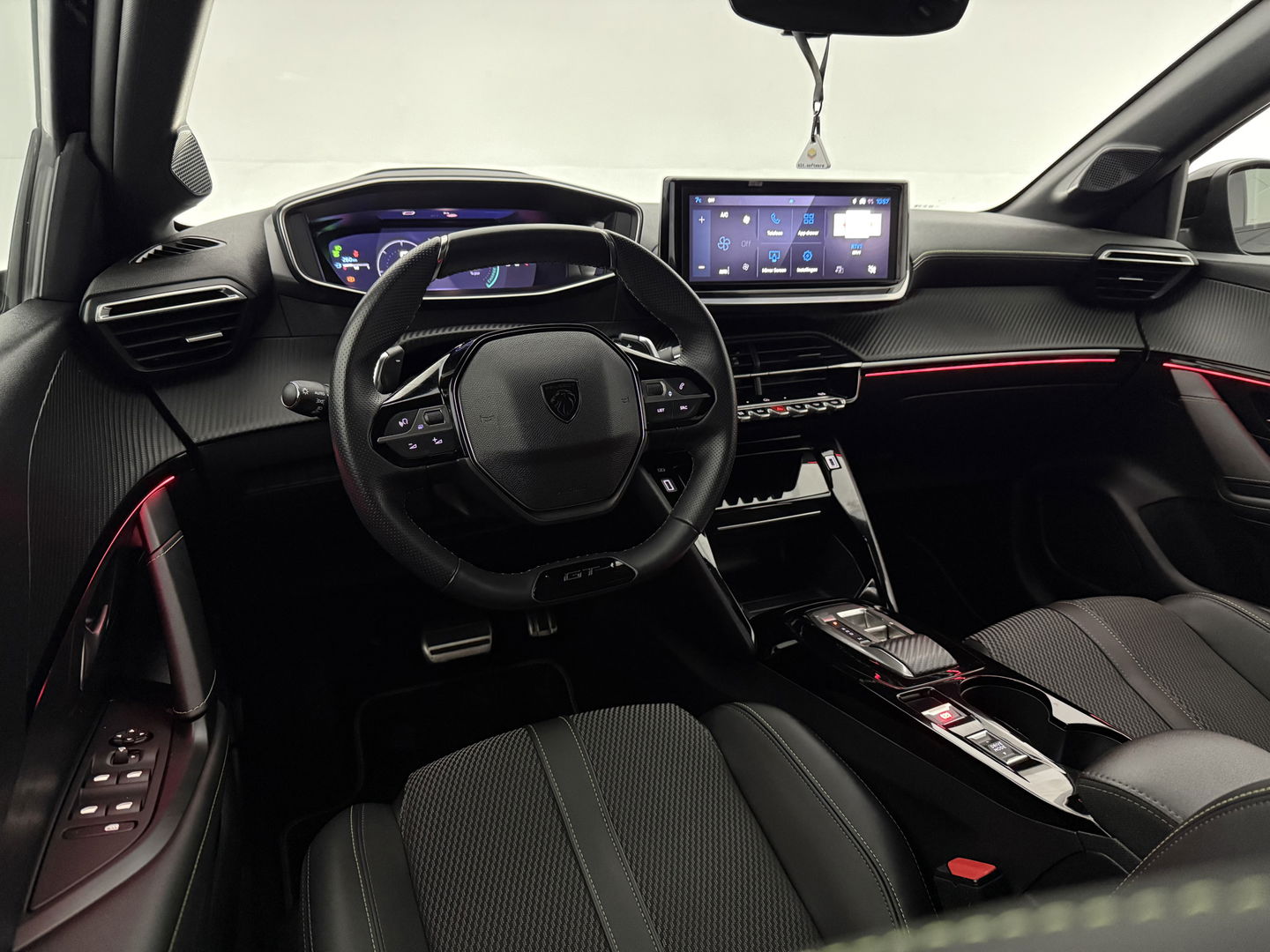 Peugeot 208 1.2 Hybrid 145PK e-DSC6 GT | Sfeer | Virtual | Carplay | Clima | Cruise | Camera | Keyless