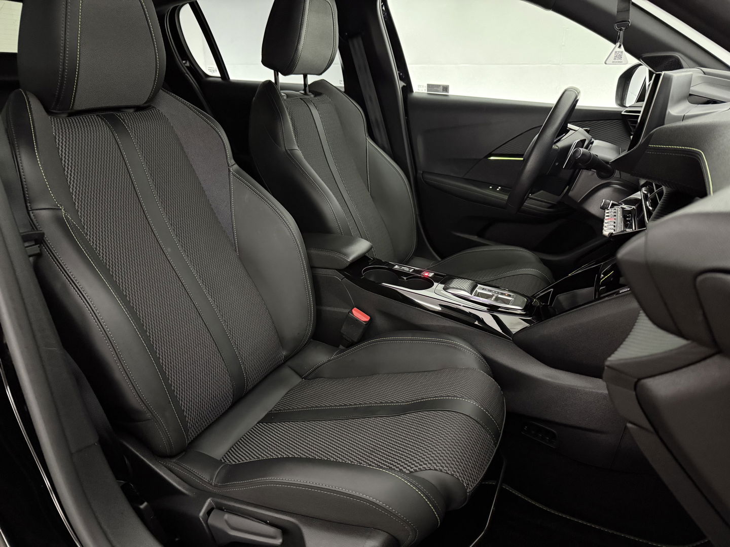 Peugeot 208 1.2 Hybrid 145PK e-DSC6 GT | Sfeer | Virtual | Carplay | Clima | Cruise | Camera | Keyless