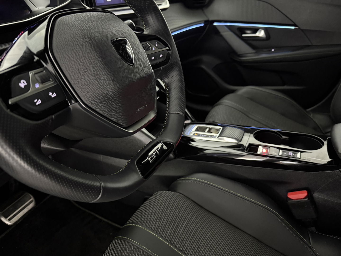 Peugeot 208 1.2 Hybrid 145PK e-DSC6 GT | Sfeer | Virtual | Carplay | Clima | Cruise | Camera | Keyless