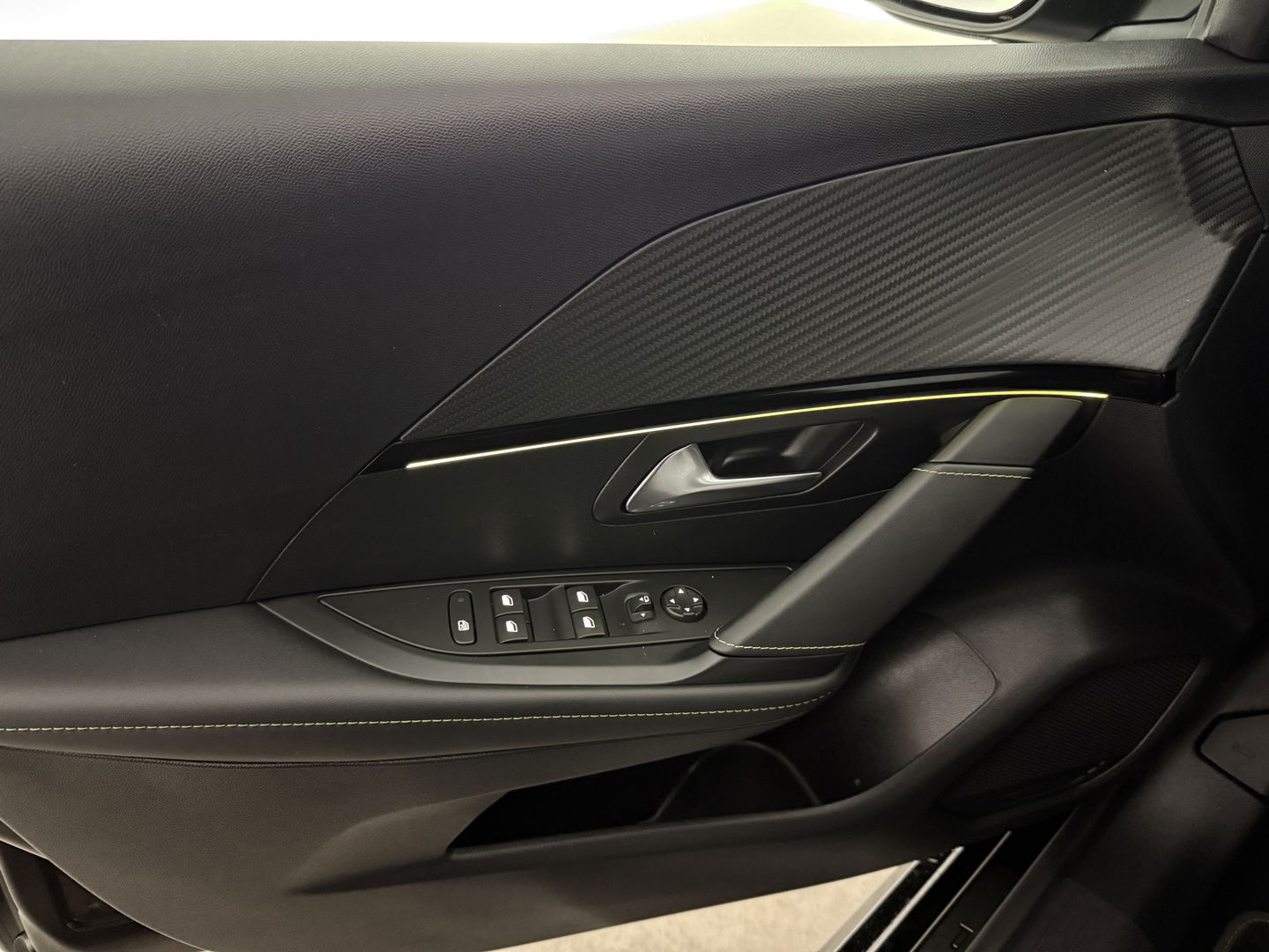 Peugeot 208 1.2 Hybrid 145PK e-DSC6 GT | Sfeer | Virtual | Carplay | Clima | Cruise | Camera | Keyless