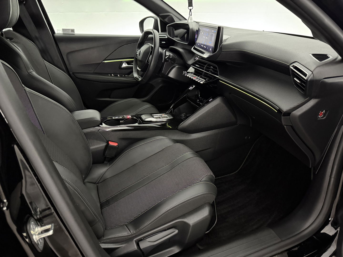 Peugeot 208 1.2 Hybrid 145PK e-DSC6 GT | Sfeer | Virtual | Carplay | Clima | Cruise | Camera | Keyless