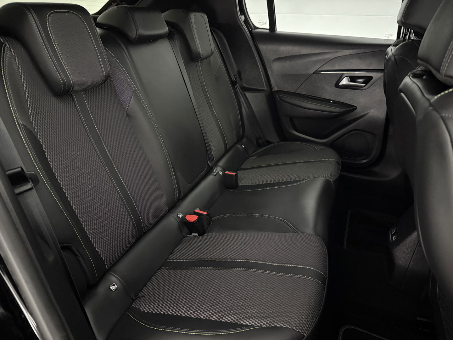 Peugeot 208 1.2 Hybrid 145PK e-DSC6 GT | Sfeer | Virtual | Carplay | Clima | Cruise | Camera | Keyless