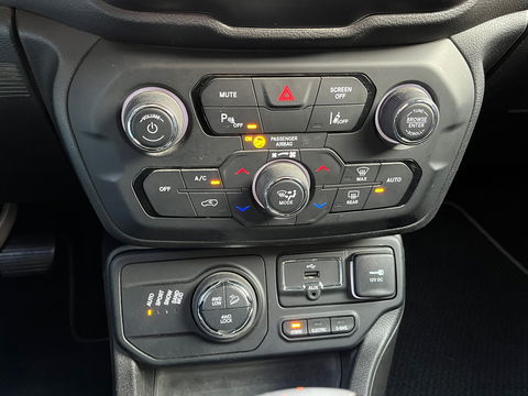 Jeep Renegade 4xe 240 Plug-in Hybrid Electric Limited|Camera|ACC|Carplay|Keyless|239PK