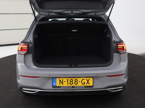Volkswagen Golf 1.4 eHybrid GTE | Panoramadak | Sfeerverlichting | Carplay | Stoelverwarming | Camera