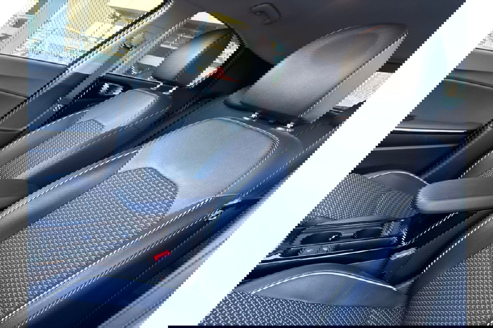 Kia Xceed 1.6 GDI PHEV AUTOMAAT BUSINESS LINE AIRCO CARPLAY PDC-CAMERA.