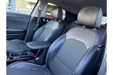 Kia Xceed 1.6 GDI PHEV AUTOMAAT BUSINESS LINE AIRCO CARPLAY PDC-CAMERA.