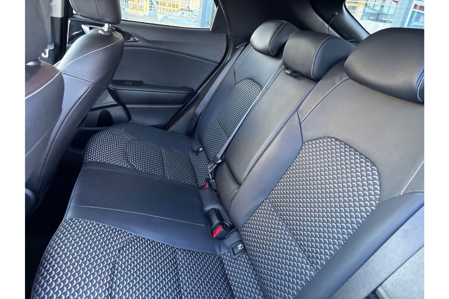 Kia Xceed 1.6 GDI PHEV AUTOMAAT BUSINESS LINE AIRCO CARPLAY PDC-CAMERA.