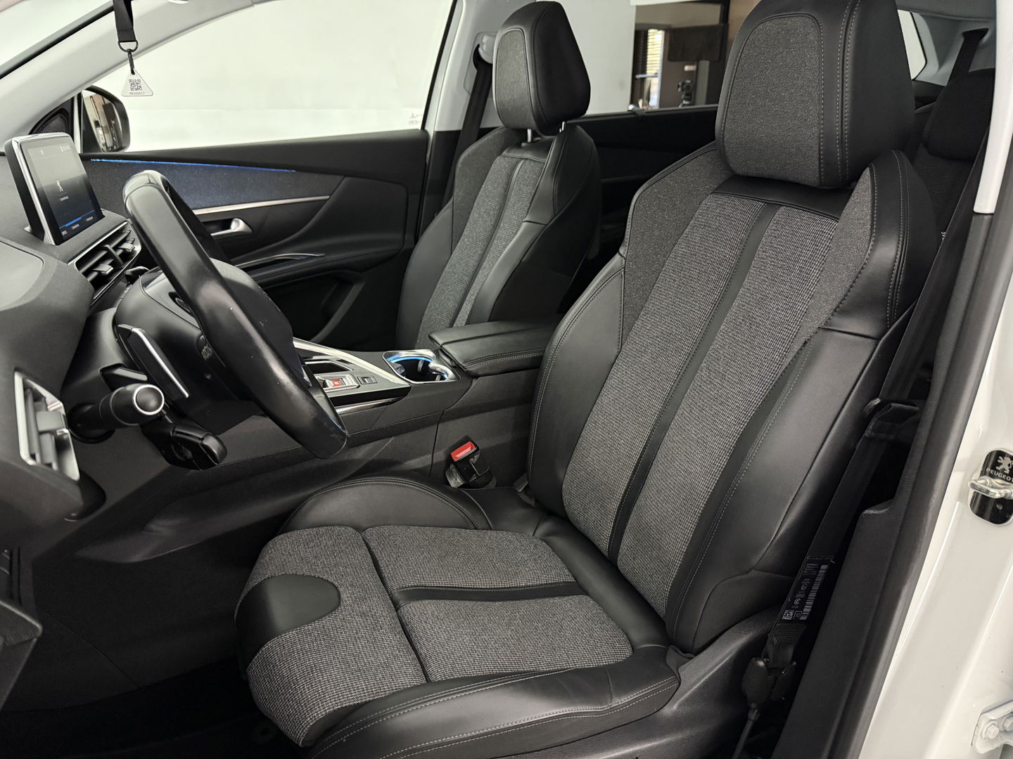 Peugeot 5008 1.2 PureTech 7p | Virtual | 360° | Sfeer | Massage | Memory | Trekh. | Keyless | Stoelverw. | Carplay