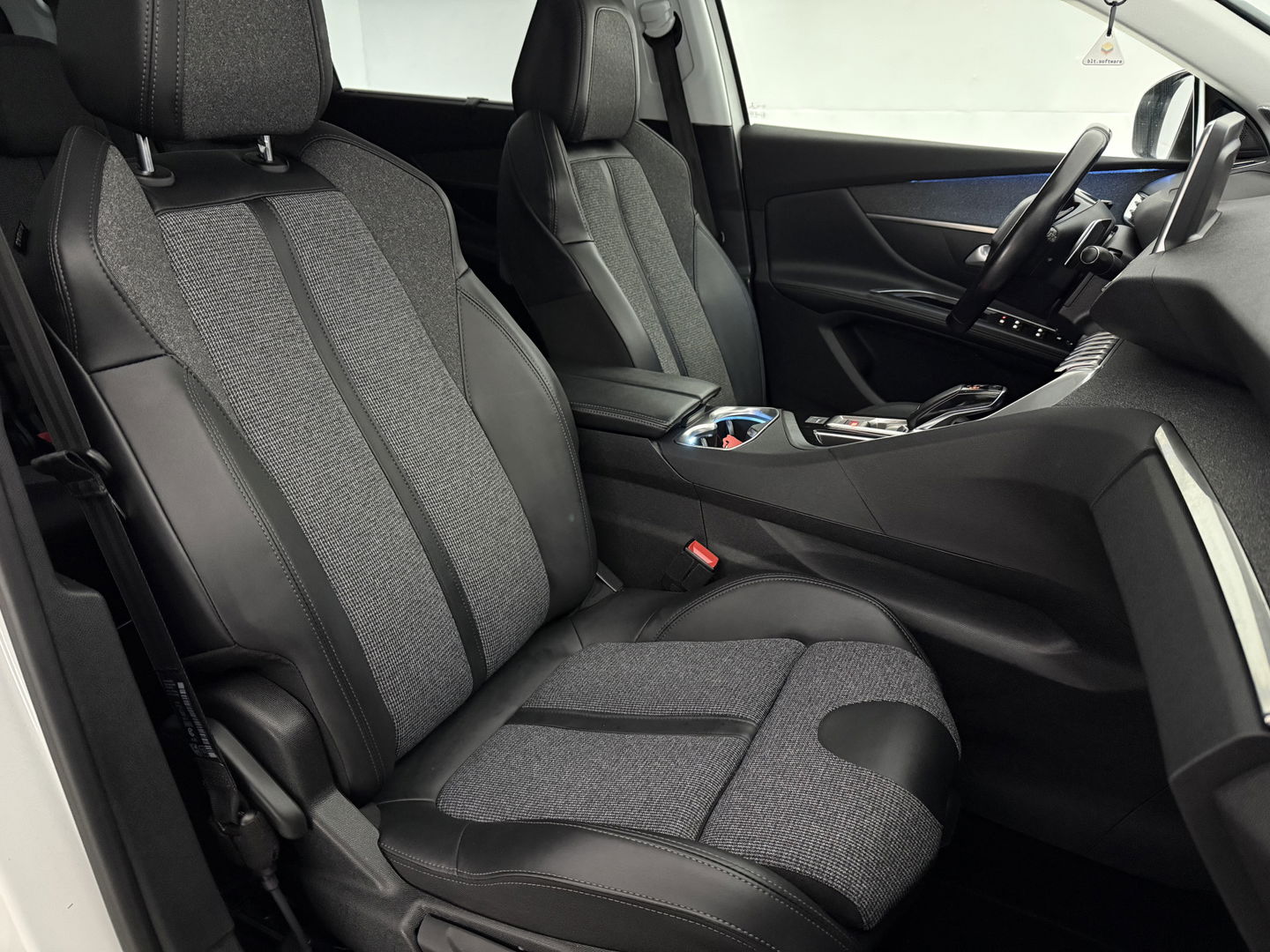 Peugeot 5008 1.2 PureTech 7p | Virtual | 360° | Sfeer | Massage | Memory | Trekh. | Keyless | Stoelverw. | Carplay