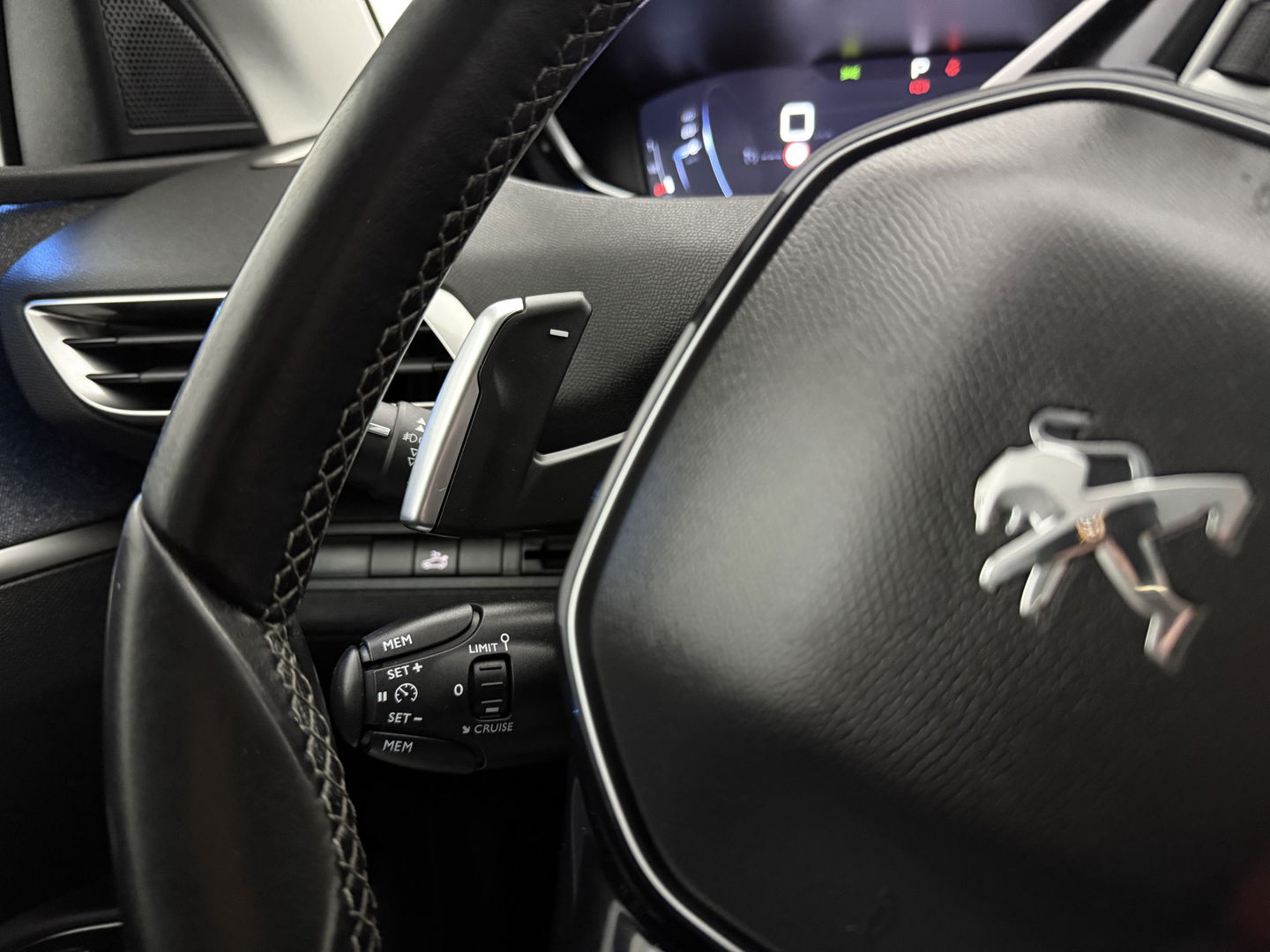 Peugeot 5008 1.2 PureTech 7p | Virtual | 360° | Sfeer | Massage | Memory | Trekh. | Keyless | Stoelverw. | Carplay