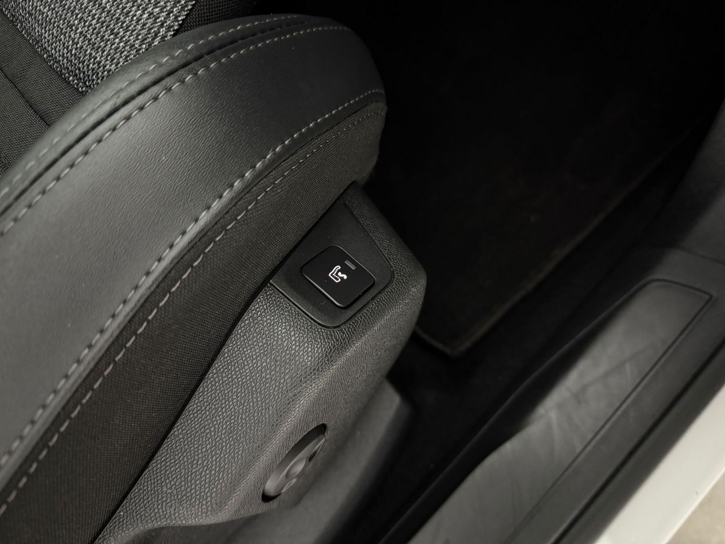 Peugeot 5008 1.2 PureTech 7p | Virtual | 360° | Sfeer | Massage | Memory | Trekh. | Keyless | Stoelverw. | Carplay