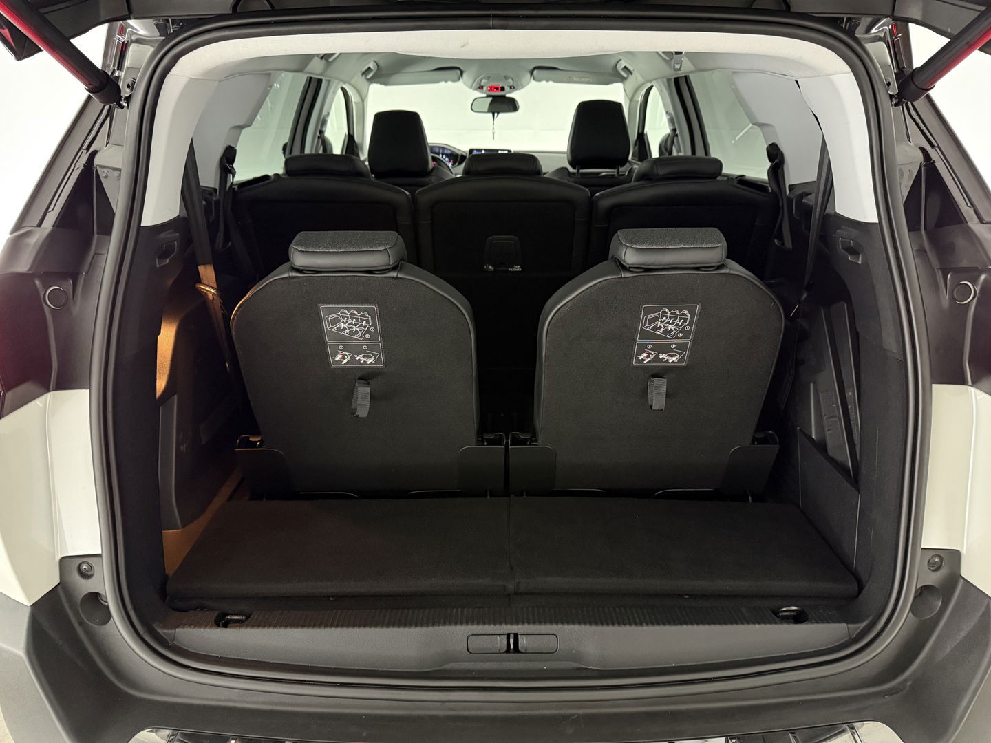 Peugeot 5008 1.2 PureTech 7p | Virtual | 360° | Sfeer | Massage | Memory | Trekh. | Keyless | Stoelverw. | Carplay