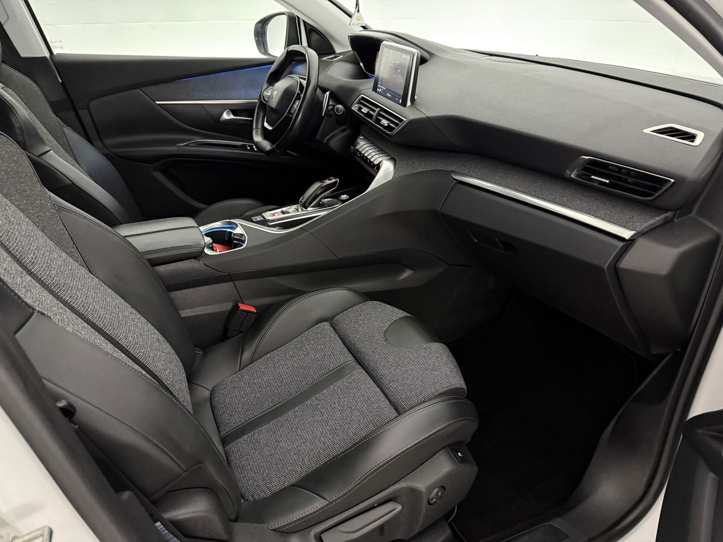 Peugeot 5008 1.2 PureTech 7p | Virtual | 360° | Sfeer | Massage | Memory | Trekh. | Keyless | Stoelverw. | Carplay