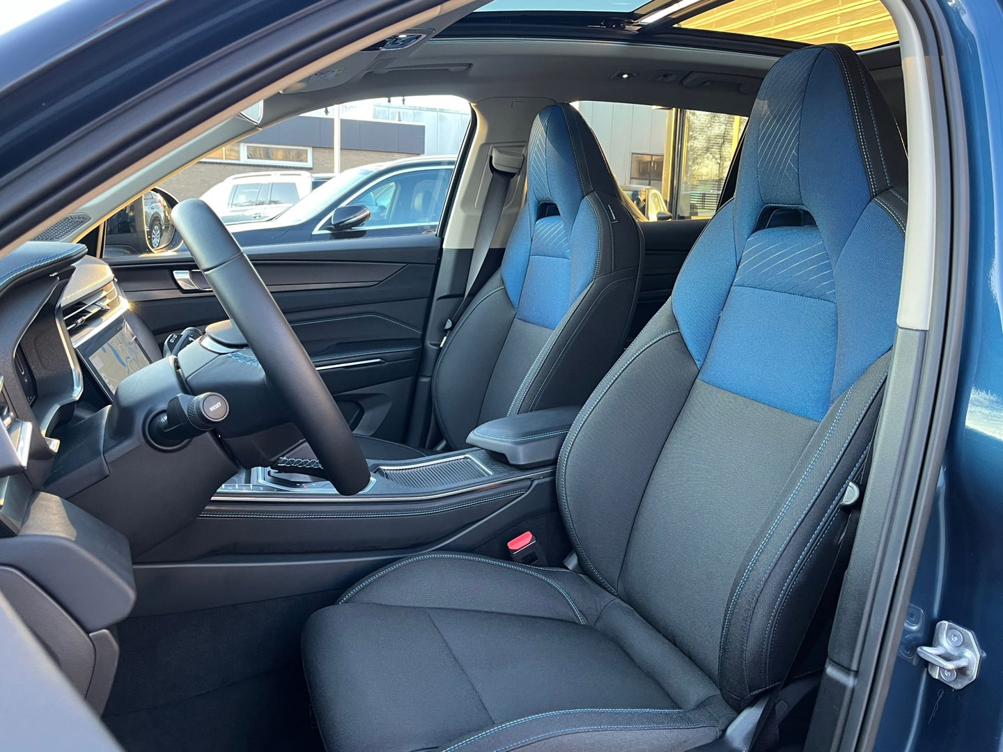 Lynk & Co 01 1.5 262PK|Pano|Infinity|BTW|Memory|360Camera|ACC|Carplay|Ambient Light|Keyless