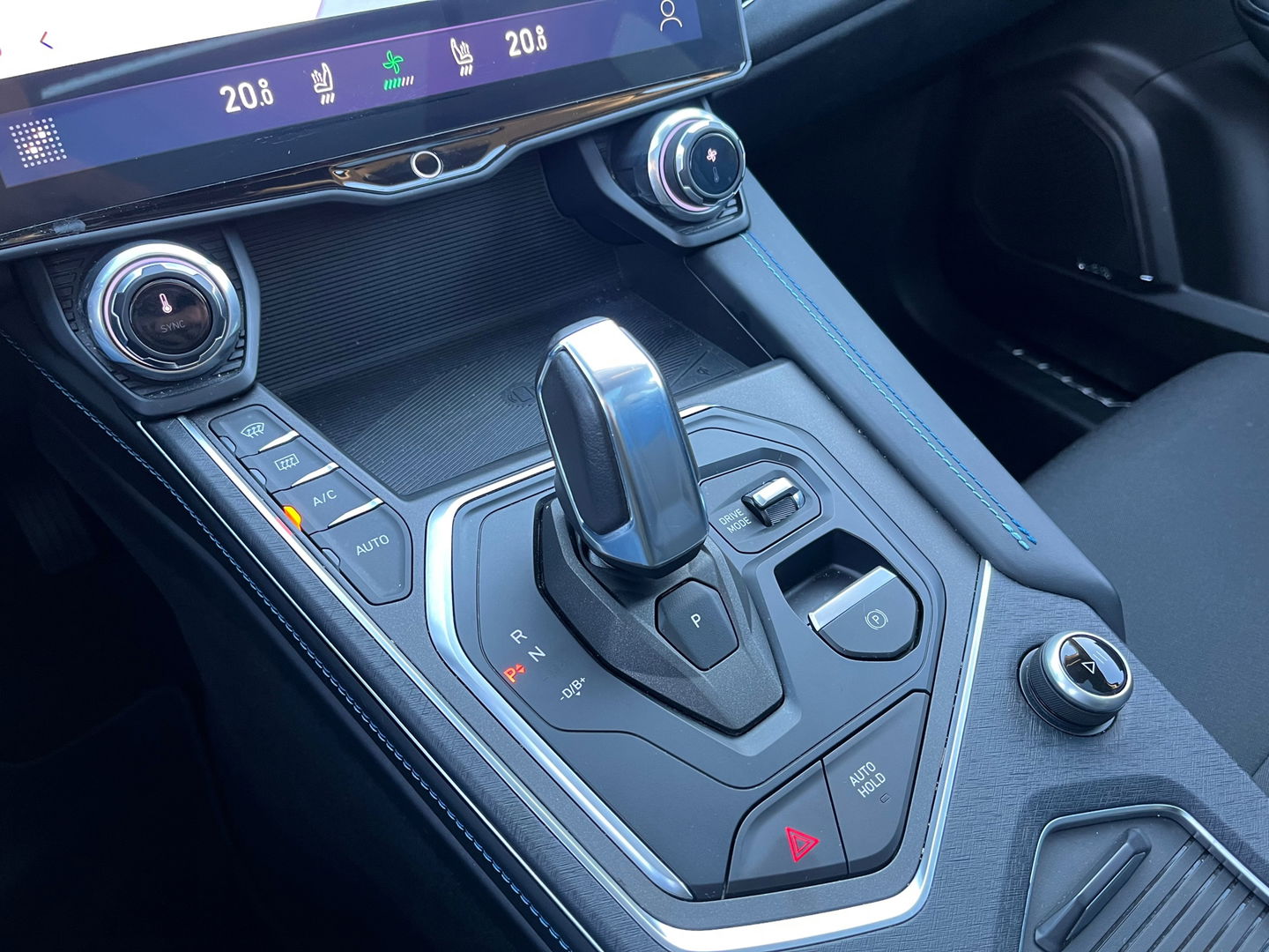 Lynk & Co 01 1.5 262PK|Pano|Infinity|BTW|Memory|360Camera|ACC|Carplay|Ambient Light|Keyless