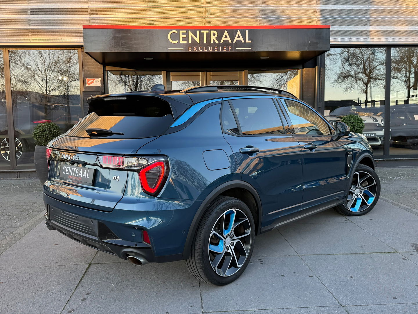 Lynk & Co 01 1.5 262PK|Pano|Infinity|BTW|Memory|360Camera|ACC|Carplay|Ambient Light|Keyless