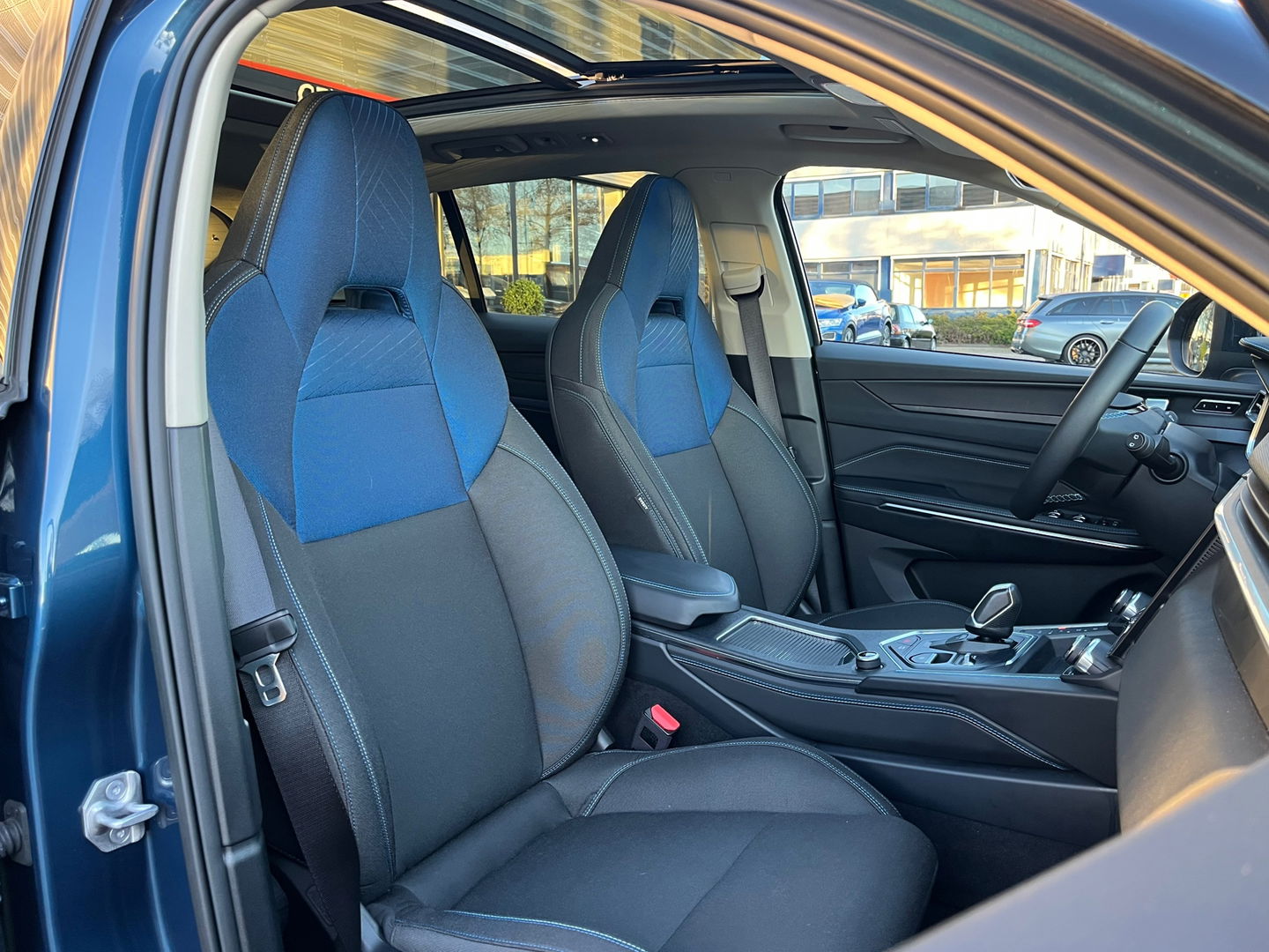 Lynk & Co 01 1.5 262PK|Pano|Infinity|BTW|Memory|360Camera|ACC|Carplay|Ambient Light|Keyless