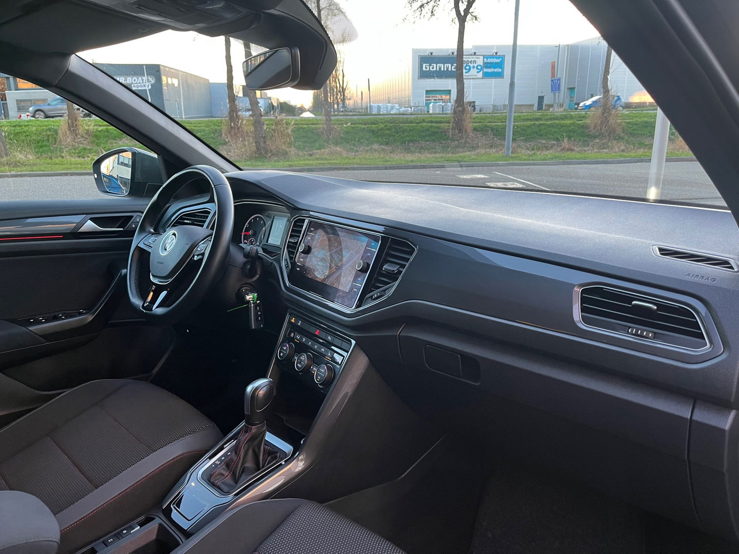 Volkswagen T-Roc 1.5 TSI Sport|Camera|ACC|DAB|Stuurwielverwarming|Stoelverwarming|150PK