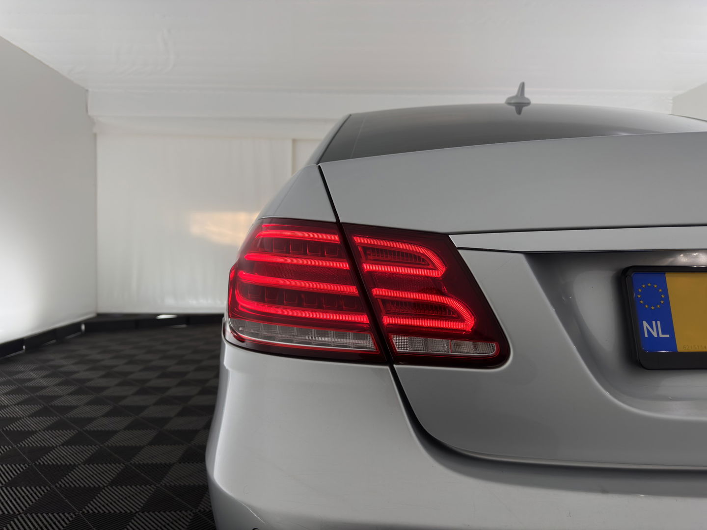 Mercedes-Benz E-Klasse 200 CDI Ambition Avantgarde Aut. *LUXURY-LEATHER | FULL-LED | HEATED-COMFORTSEATS | CAMERA | ECC | PDC | CRUISE | 18''ALU*