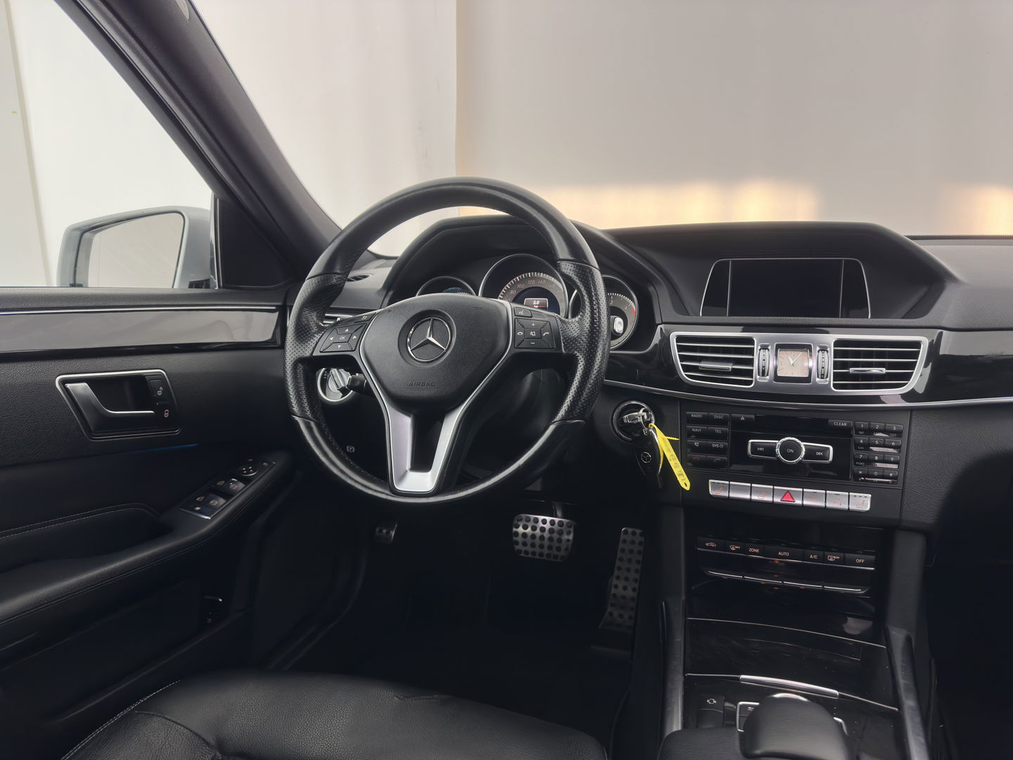 Mercedes-Benz E-Klasse 200 CDI Ambition Avantgarde Aut. *LUXURY-LEATHER | FULL-LED | HEATED-COMFORTSEATS | CAMERA | ECC | PDC | CRUISE | 18''ALU*