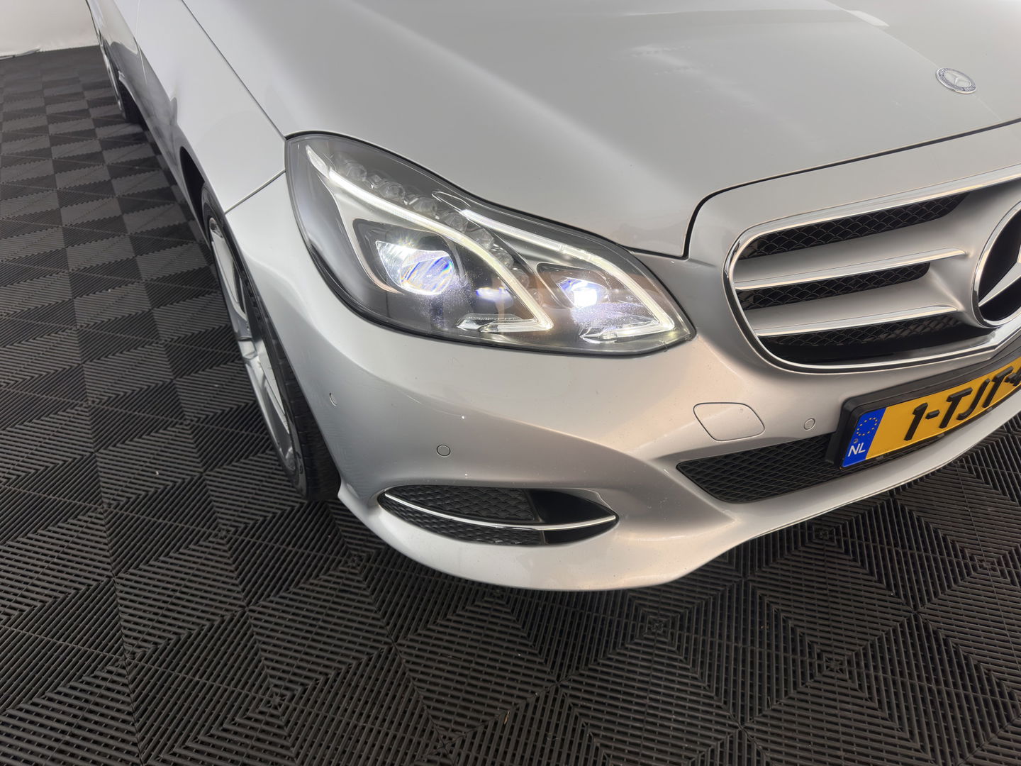 Mercedes-Benz E-Klasse 200 CDI Ambition Avantgarde Aut. *LUXURY-LEATHER | FULL-LED | HEATED-COMFORTSEATS | CAMERA | ECC | PDC | CRUISE | 18''ALU*