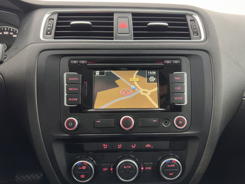 Volkswagen Jetta 1.4 TSI Hybrid Highline Aut. *XENON | NAVI-FULLMAP | COMFORT-SEATS | PRIVACY-GLASS | SHIFT-PADDLES |  ECC | PDC | CRUISE | 17''ALU*