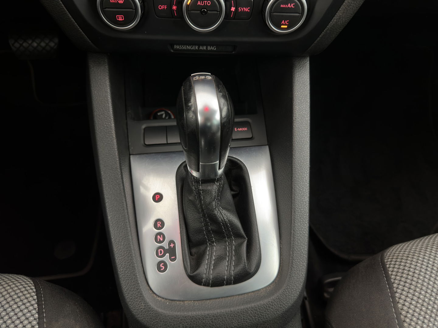 Volkswagen Jetta 1.4 TSI Hybrid Highline Aut. *XENON | NAVI-FULLMAP | COMFORT-SEATS | PRIVACY-GLASS | SHIFT-PADDLES |  ECC | PDC | CRUISE | 17''ALU*