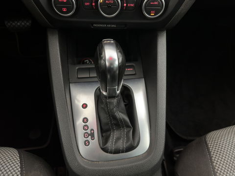 Volkswagen Jetta 1.4 TSI Hybrid Highline Aut. *XENON | NAVI-FULLMAP | COMFORT-SEATS | PRIVACY-GLASS | SHIFT-PADDLES |  ECC | PDC | CRUISE | 17''ALU*