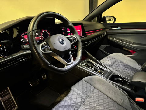 Volkswagen Golf 1.5 eTSI R-Line PANO KEYLESS CAM