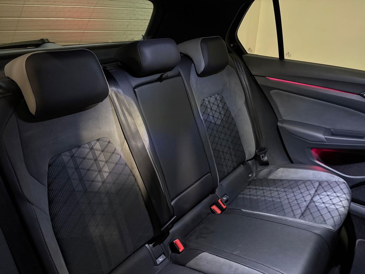 Volkswagen Golf 1.5 eTSI R-Line PANO KEYLESS CAM