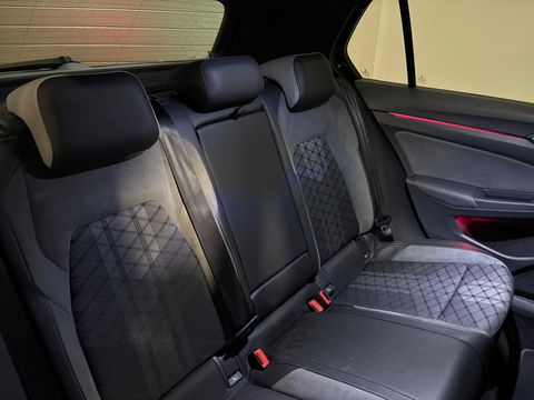 Volkswagen Golf 1.5 eTSI R-Line PANO KEYLESS CAM