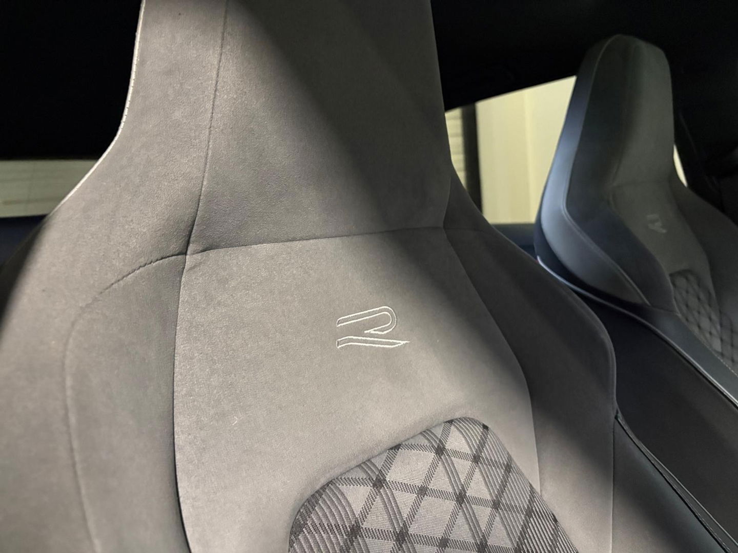 Volkswagen Golf 1.5 eTSI R-Line PANO KEYLESS CAM