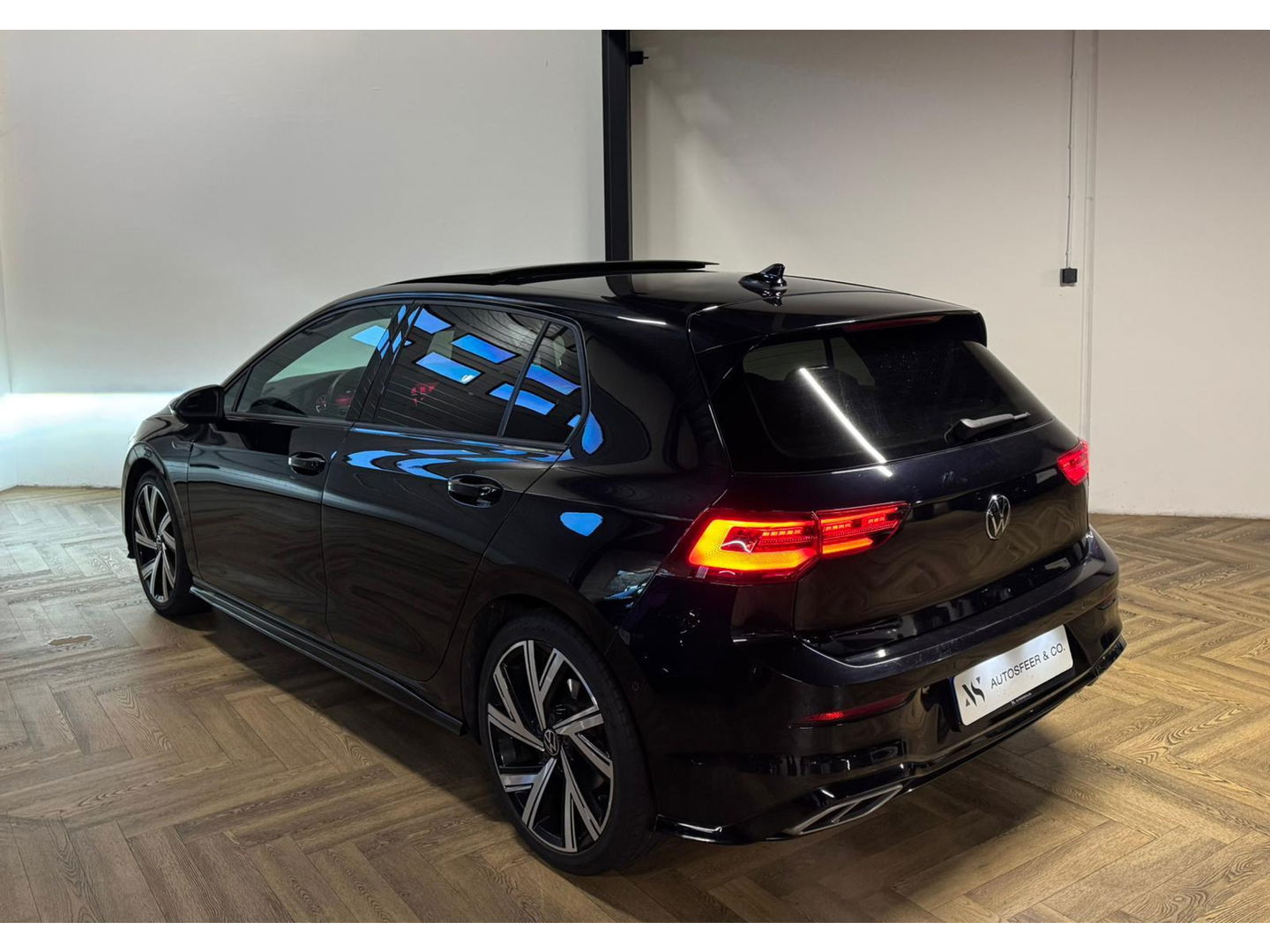 Volkswagen Golf 1.5 eTSI R-Line PANO KEYLESS CAM