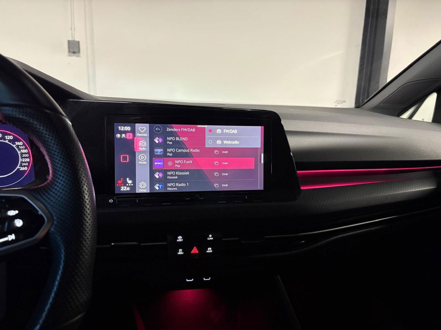 Volkswagen Golf 1.5 eTSI R-Line PANO KEYLESS CAM