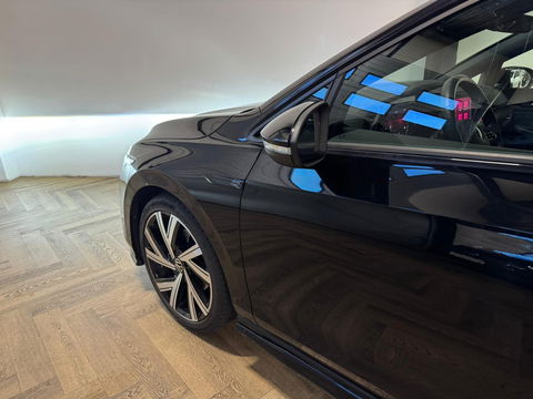 Volkswagen Golf 1.5 eTSI R-Line PANO KEYLESS CAM