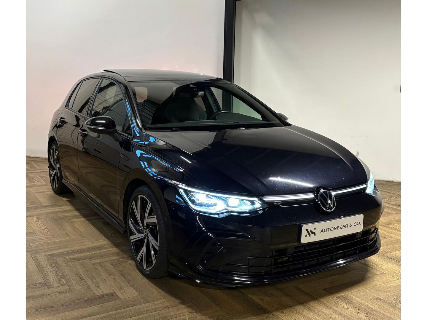 Volkswagen Golf 1.5 eTSI R-Line PANO KEYLESS CAM